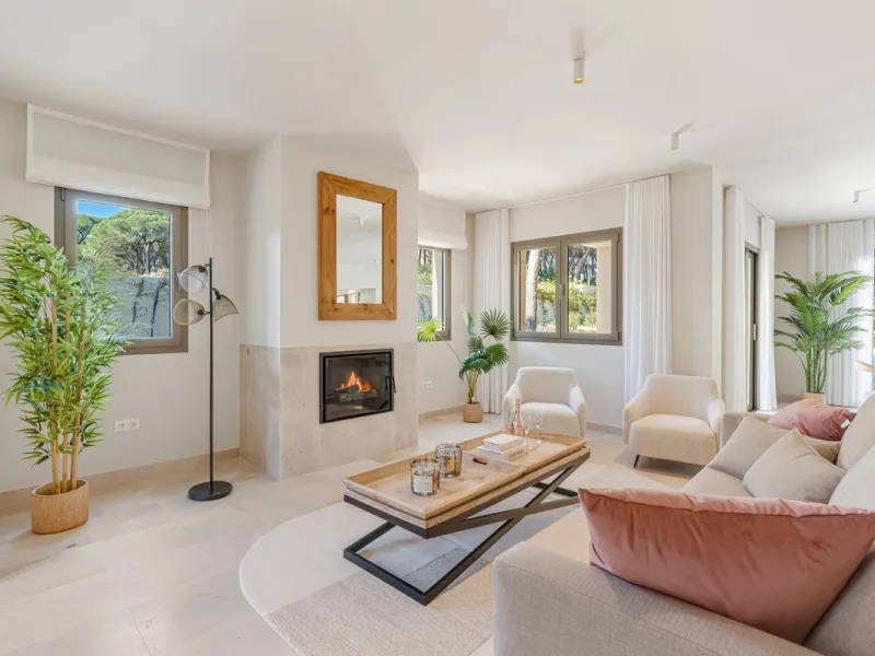 Discover this magnificent property excellently located within the exclusive urbanisation of Hacienda Las Chapas, East Marbella, only a 5 minute drive from beautiful sandy beaches and amenities.