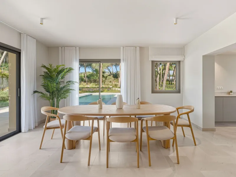 Discover this magnificent property excellently located within the exclusive urbanisation of Hacienda Las Chapas, East Marbella, only a 5 minute drive from beautiful sandy beaches and amenities.