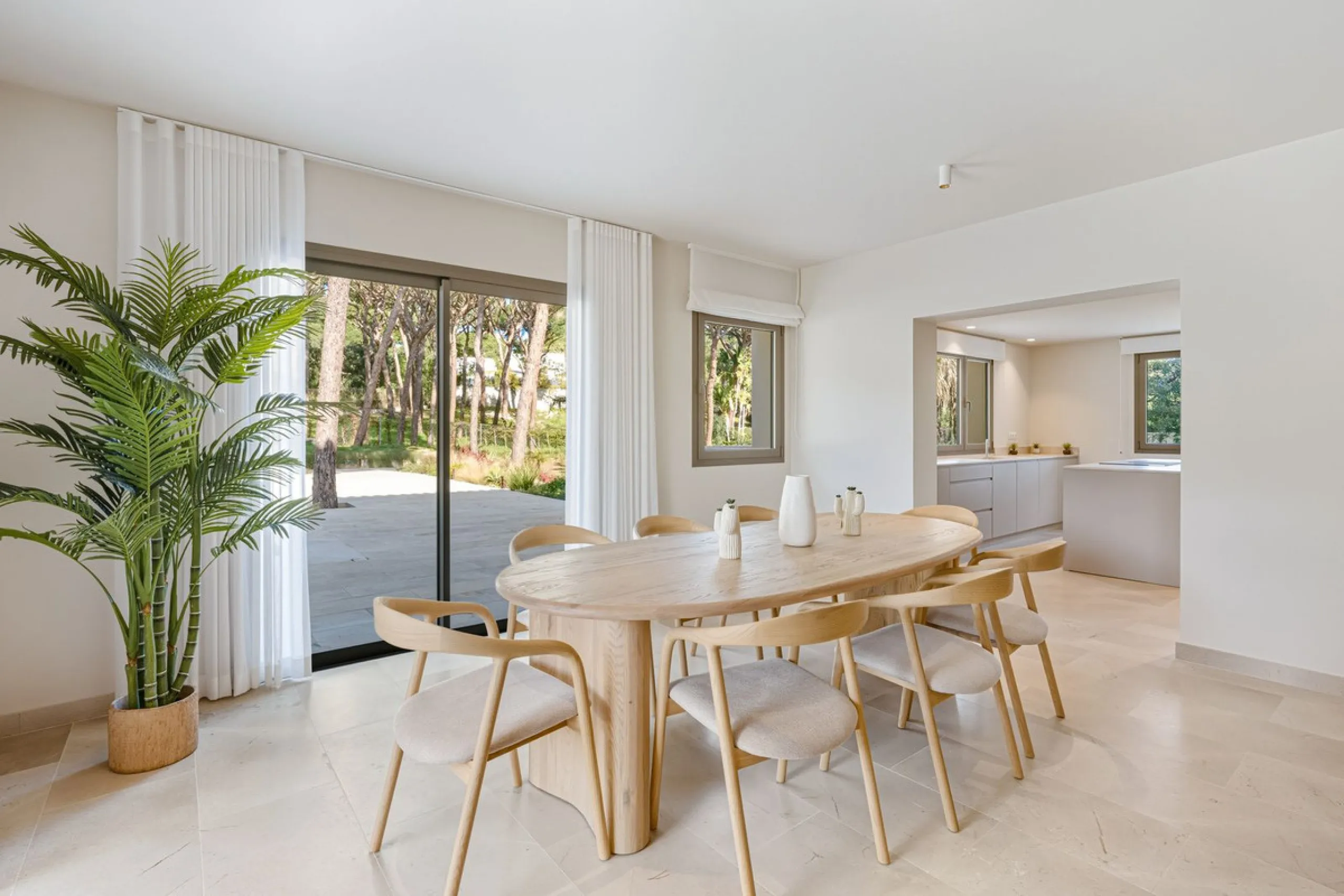 Discover this magnificent property excellently located within the exclusive urbanisation of Hacienda Las Chapas, East Marbella, only a 5 minute drive from beautiful sandy beaches and amenities.