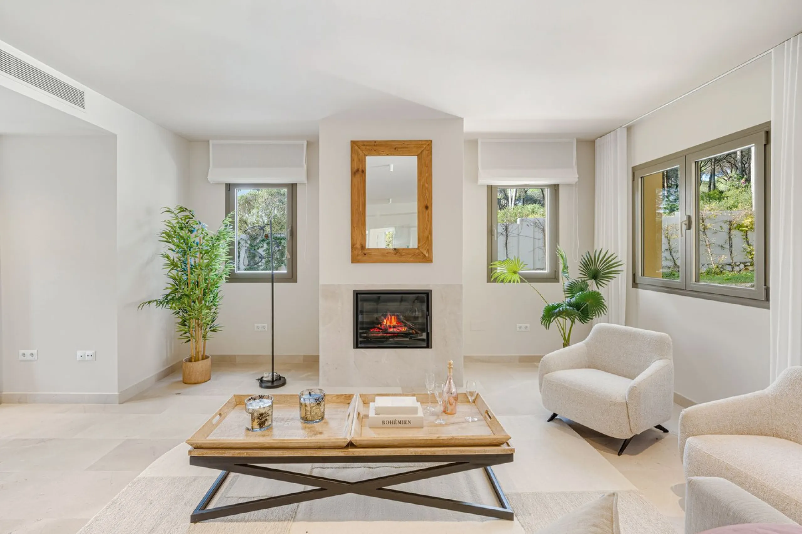 Discover this magnificent property excellently located within the exclusive urbanisation of Hacienda Las Chapas, East Marbella, only a 5 minute drive from beautiful sandy beaches and amenities.