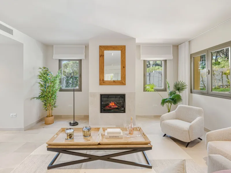 Discover this magnificent property excellently located within the exclusive urbanisation of Hacienda Las Chapas, East Marbella, only a 5 minute drive from beautiful sandy beaches and amenities.
