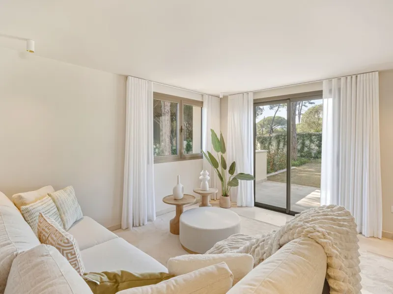 Discover this magnificent property excellently located within the exclusive urbanisation of Hacienda Las Chapas, East Marbella, only a 5 minute drive from beautiful sandy beaches and amenities.