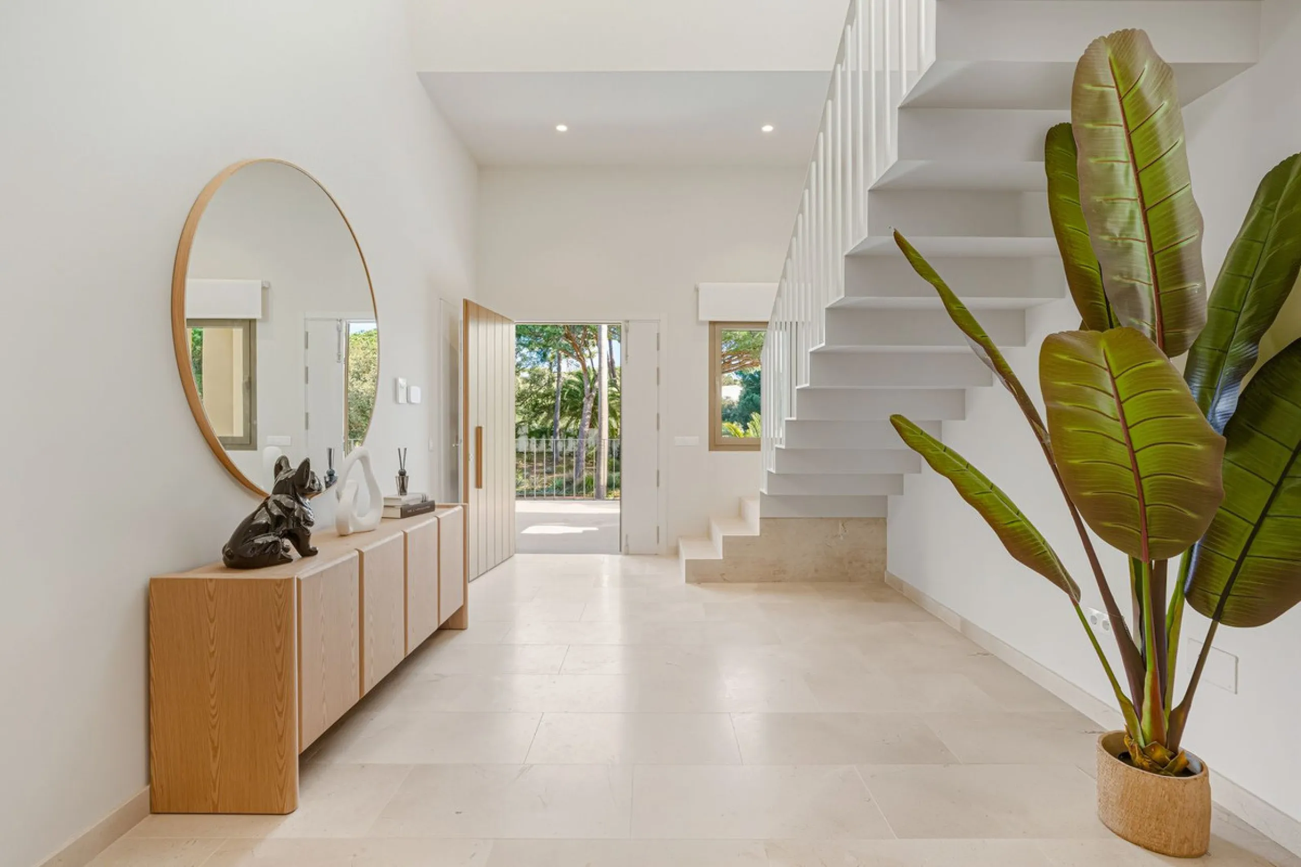 Discover this magnificent property excellently located within the exclusive urbanisation of Hacienda Las Chapas, East Marbella, only a 5 minute drive from beautiful sandy beaches and amenities.