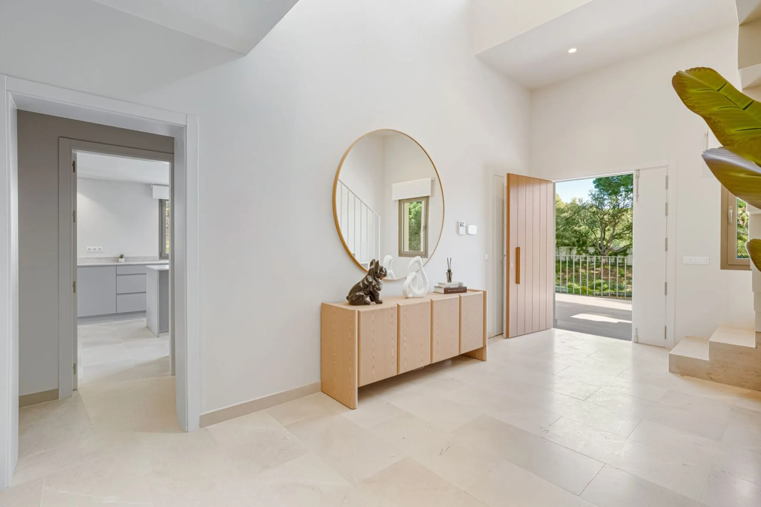Discover this magnificent property excellently located within the exclusive urbanisation of Hacienda Las Chapas, East Marbella, only a 5 minute drive from beautiful sandy beaches and amenities.