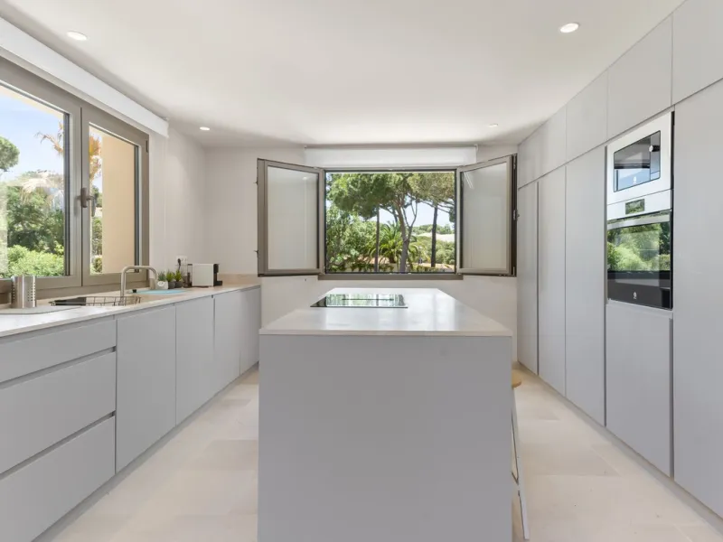 Discover this magnificent property excellently located within the exclusive urbanisation of Hacienda Las Chapas, East Marbella, only a 5 minute drive from beautiful sandy beaches and amenities.