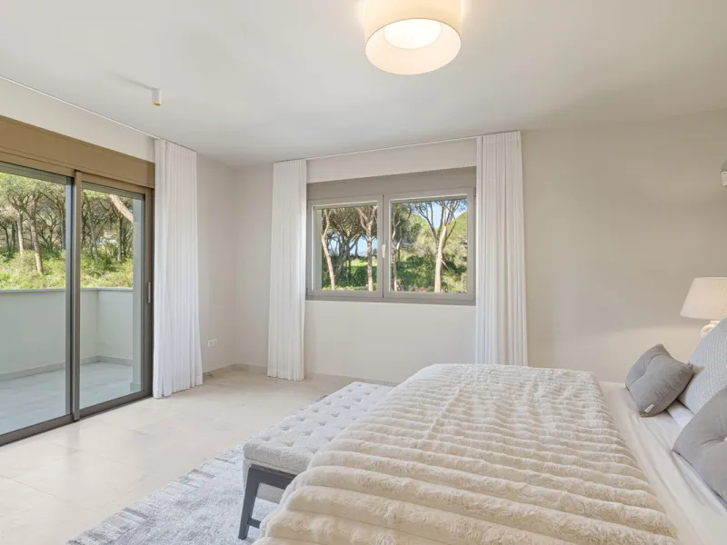 Discover this magnificent property excellently located within the exclusive urbanisation of Hacienda Las Chapas, East Marbella, only a 5 minute drive from beautiful sandy beaches and amenities.