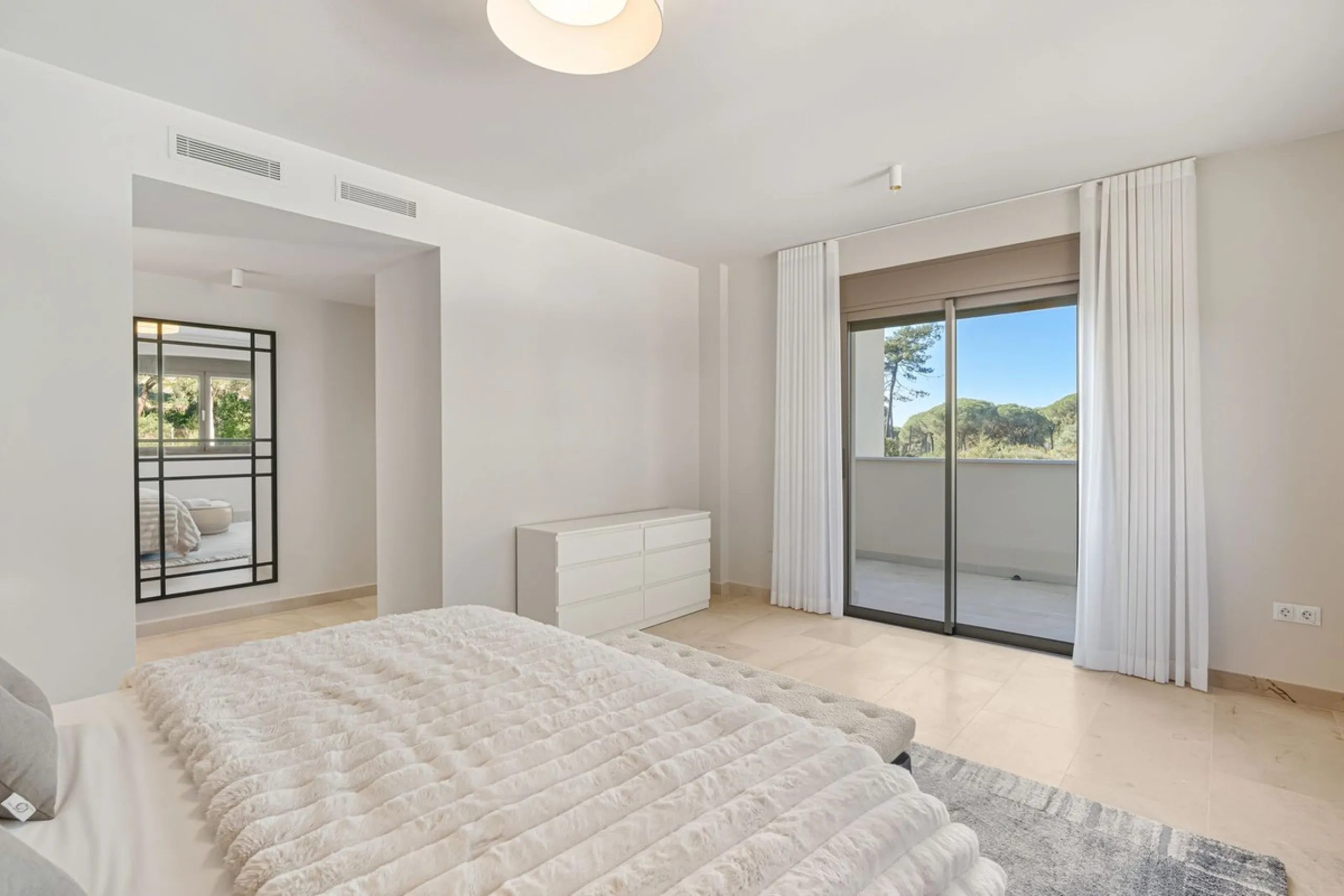 Discover this magnificent property excellently located within the exclusive urbanisation of Hacienda Las Chapas, East Marbella, only a 5 minute drive from beautiful sandy beaches and amenities.