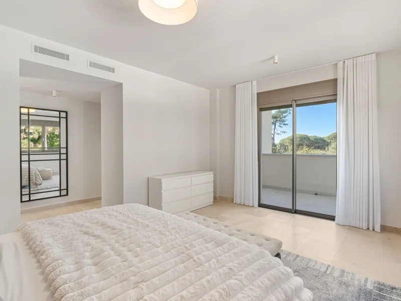 Discover this magnificent property excellently located within the exclusive urbanisation of Hacienda Las Chapas, East Marbella, only a 5 minute drive from beautiful sandy beaches and amenities.