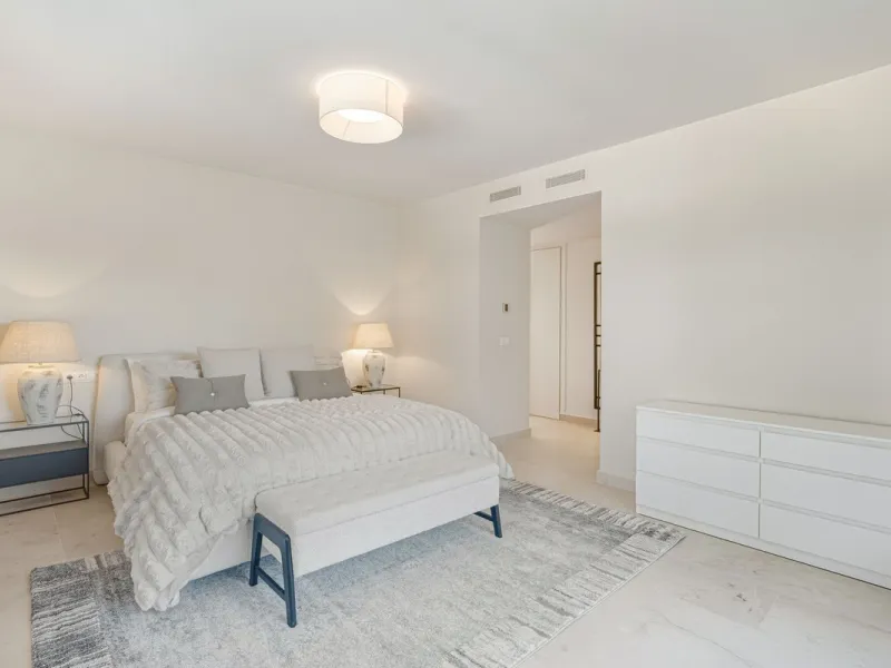 Discover this magnificent property excellently located within the exclusive urbanisation of Hacienda Las Chapas, East Marbella, only a 5 minute drive from beautiful sandy beaches and amenities.