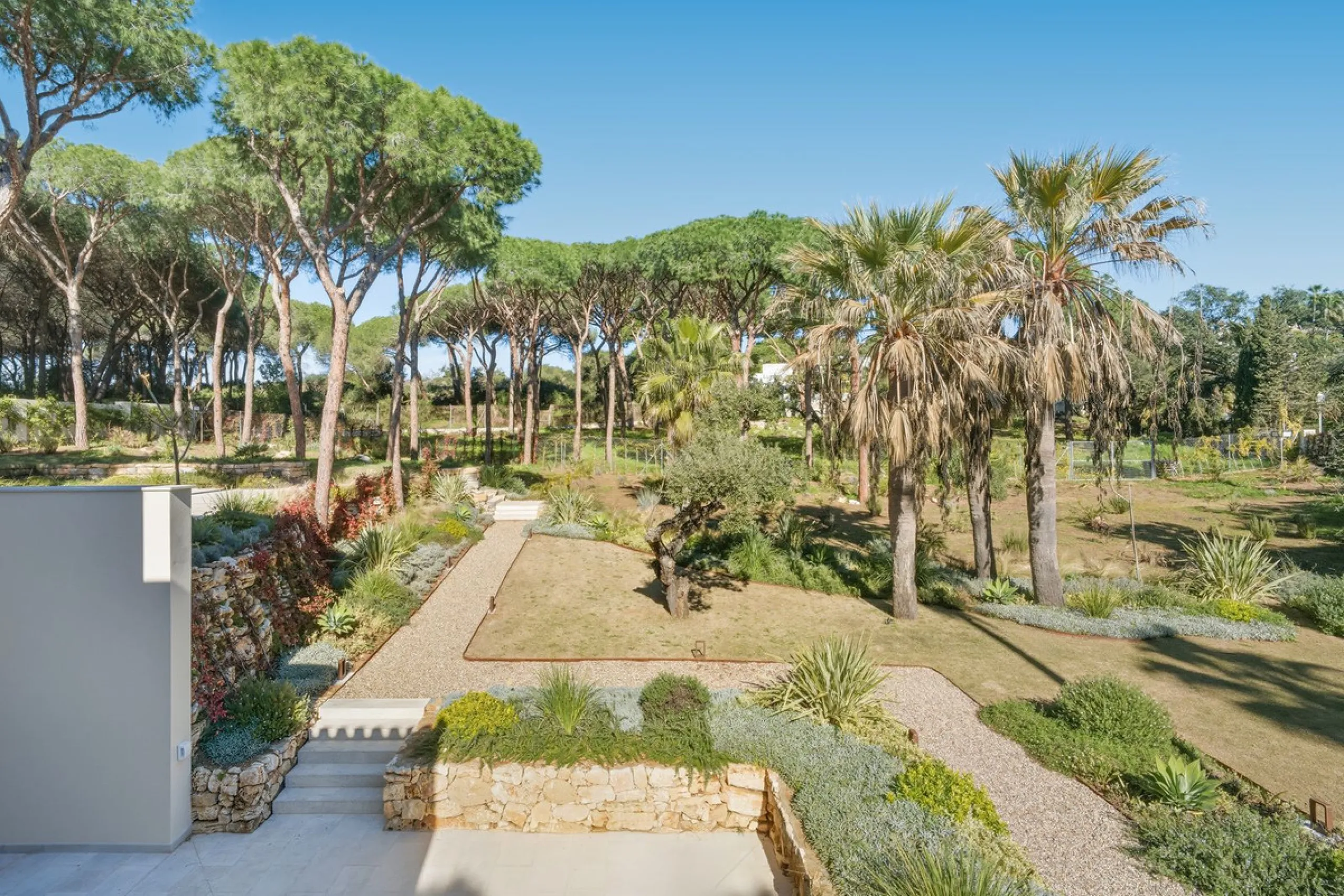 Discover this magnificent property excellently located within the exclusive urbanisation of Hacienda Las Chapas, East Marbella, only a 5 minute drive from beautiful sandy beaches and amenities.