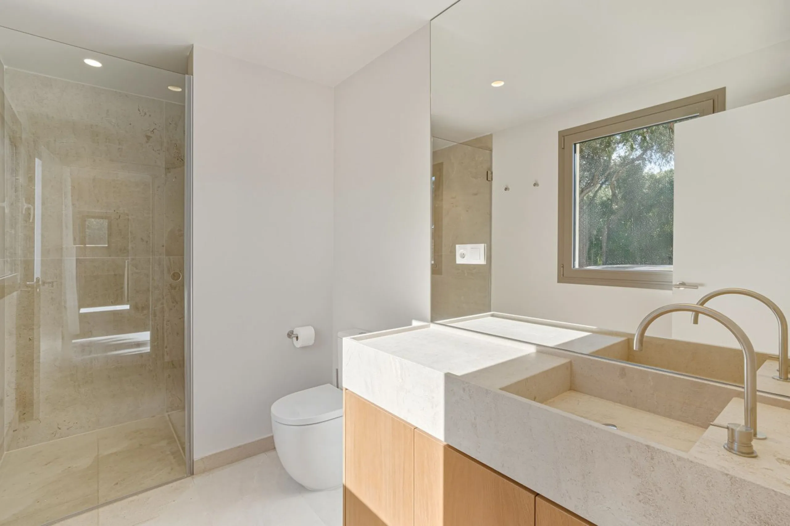 Discover this magnificent property excellently located within the exclusive urbanisation of Hacienda Las Chapas, East Marbella, only a 5 minute drive from beautiful sandy beaches and amenities.