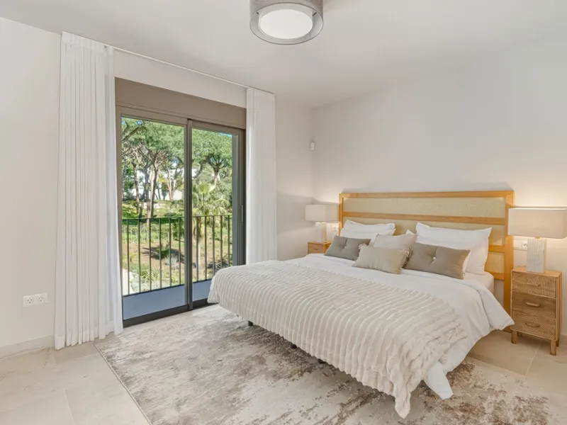 Discover this magnificent property excellently located within the exclusive urbanisation of Hacienda Las Chapas, East Marbella, only a 5 minute drive from beautiful sandy beaches and amenities.