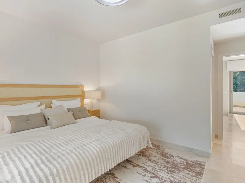 Discover this magnificent property excellently located within the exclusive urbanisation of Hacienda Las Chapas, East Marbella, only a 5 minute drive from beautiful sandy beaches and amenities.