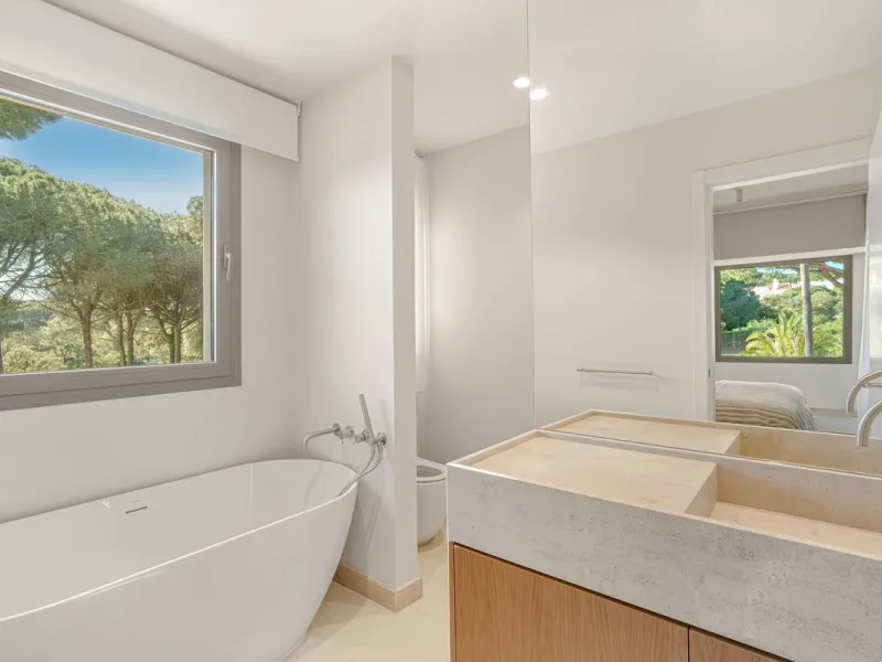 Discover this magnificent property excellently located within the exclusive urbanisation of Hacienda Las Chapas, East Marbella, only a 5 minute drive from beautiful sandy beaches and amenities.