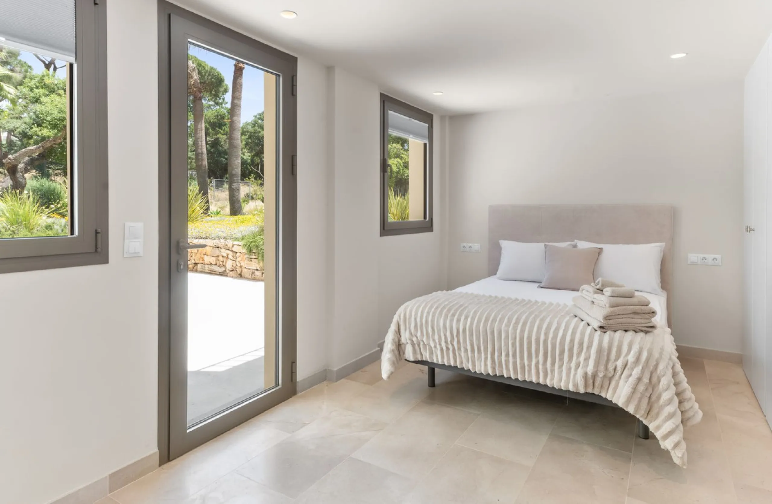 Discover this magnificent property excellently located within the exclusive urbanisation of Hacienda Las Chapas, East Marbella, only a 5 minute drive from beautiful sandy beaches and amenities.