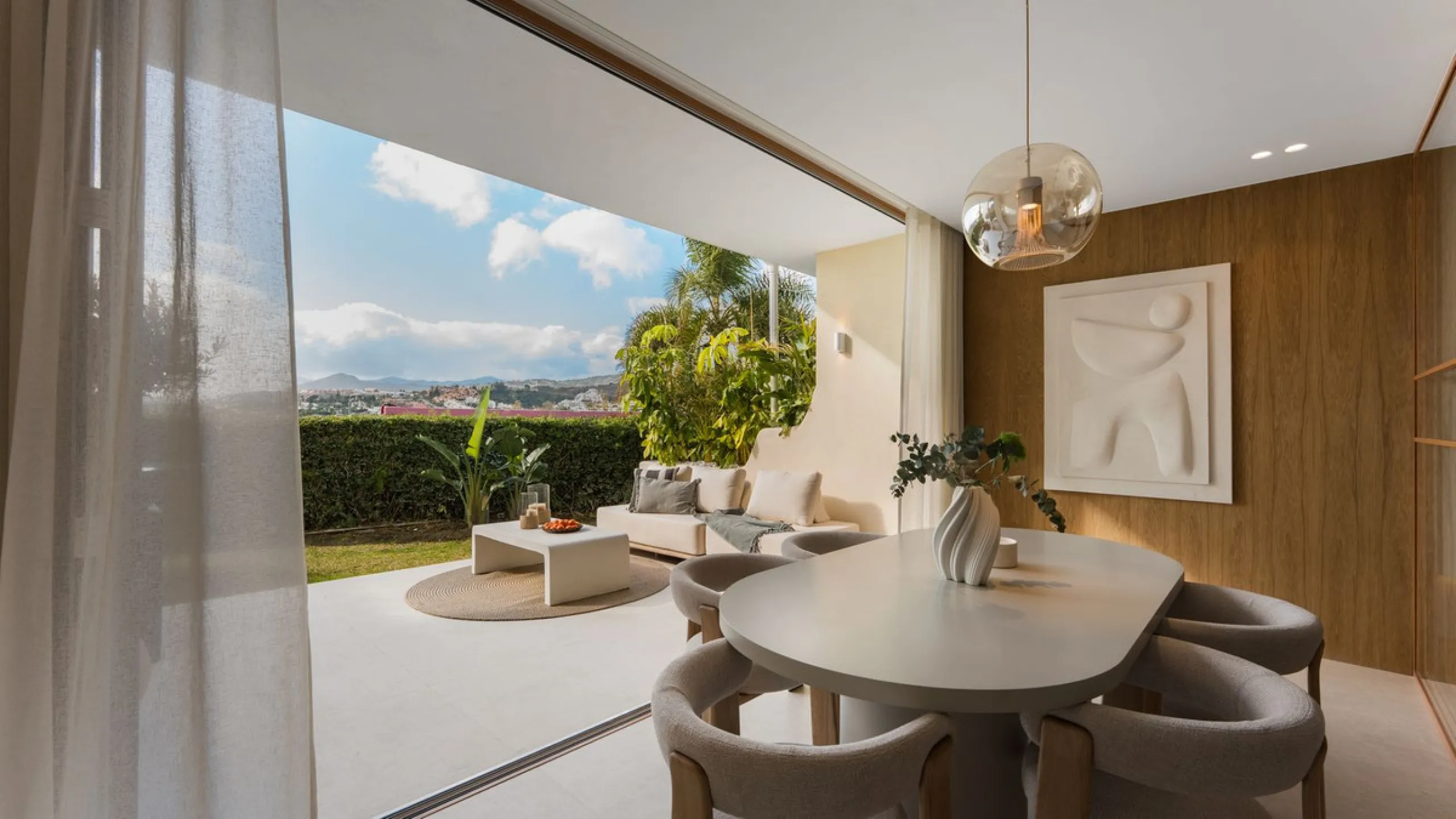 Discover this West facing 4-bedroom, 3-bathroom townhouse, ideally situated in a peaceful and green urbanisation in the heart of Aloha.