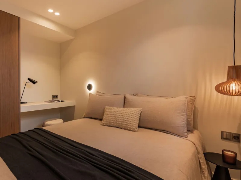 Discover this West facing 4-bedroom, 3-bathroom townhouse, ideally situated in a peaceful and green urbanisation in the heart of Aloha.