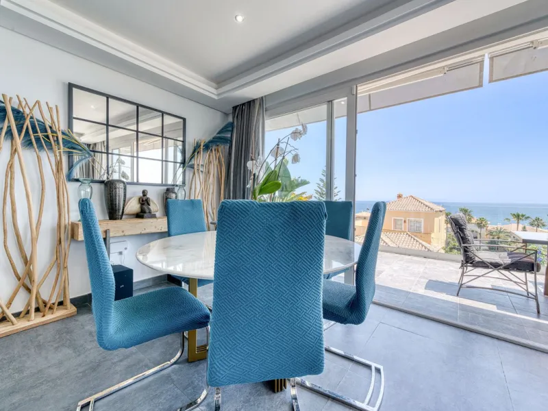 This exceptional detached villa presents a unique renovation opportunity to create a bespoke luxury residence in the beautiful area of Buenas Noches. Set just west of Estepona town and a short walk from the beach, the property combines lifestyle and inves
