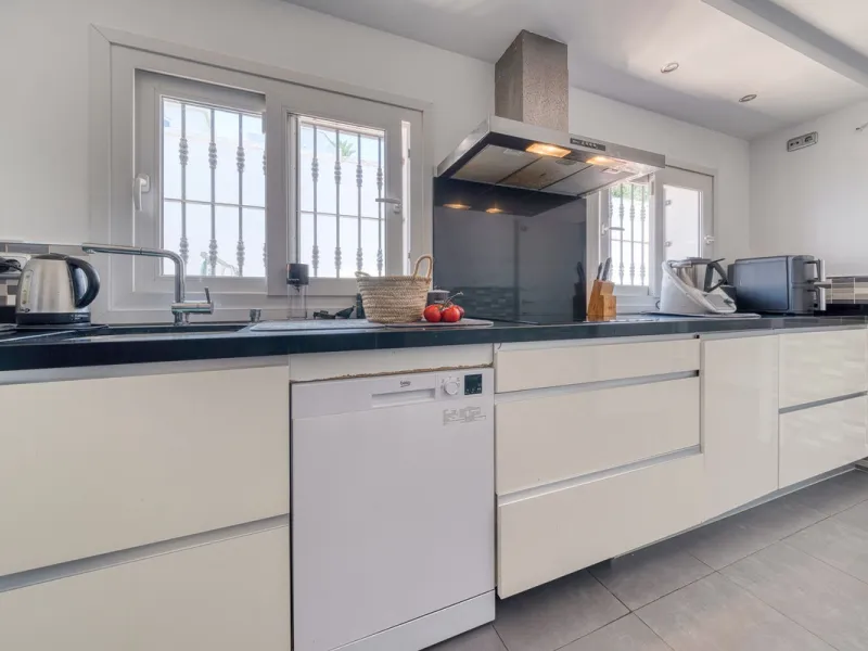 This exceptional detached villa presents a unique renovation opportunity to create a bespoke luxury residence in the beautiful area of Buenas Noches. Set just west of Estepona town and a short walk from the beach, the property combines lifestyle and inves