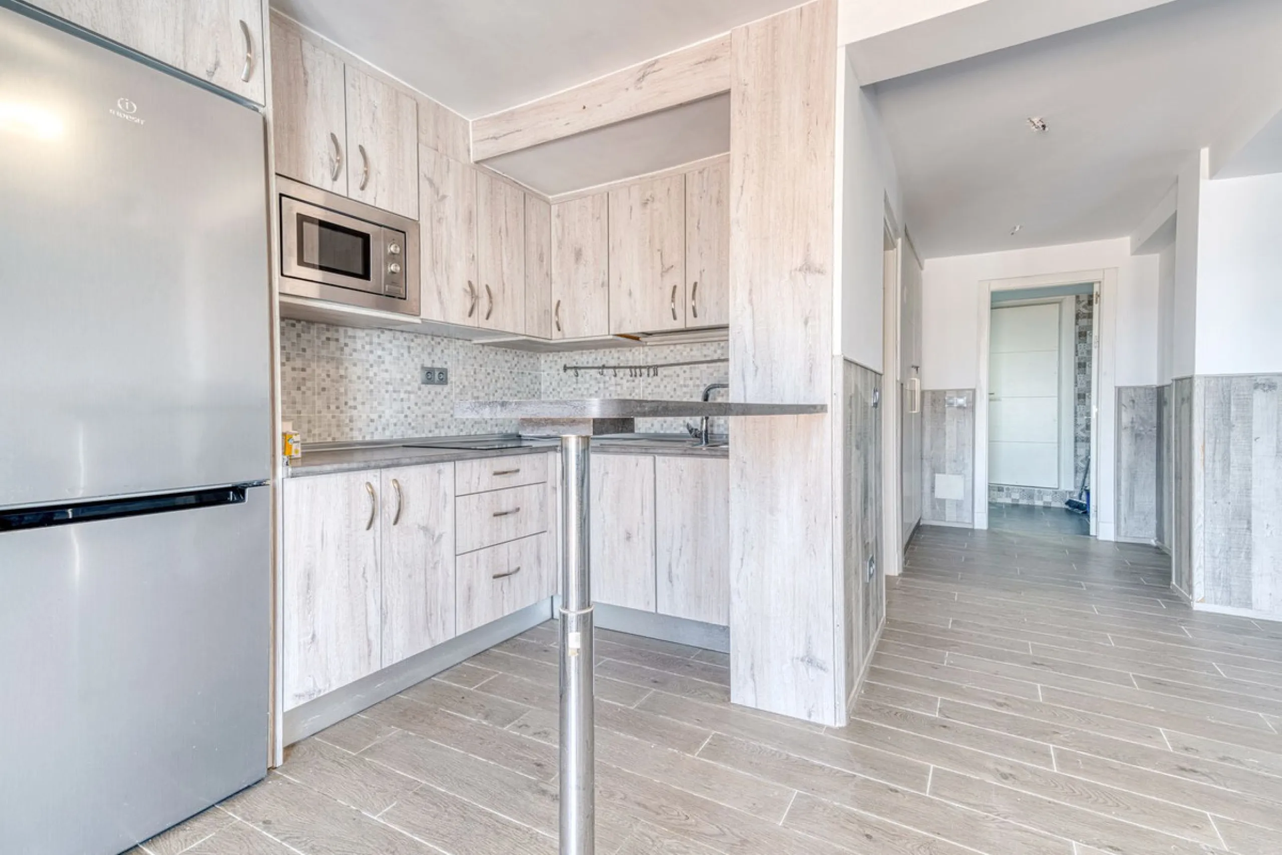 This exceptional detached villa presents a unique renovation opportunity to create a bespoke luxury residence in the beautiful area of Buenas Noches. Set just west of Estepona town and a short walk from the beach, the property combines lifestyle and inves