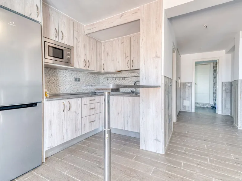 This exceptional detached villa presents a unique renovation opportunity to create a bespoke luxury residence in the beautiful area of Buenas Noches. Set just west of Estepona town and a short walk from the beach, the property combines lifestyle and inves