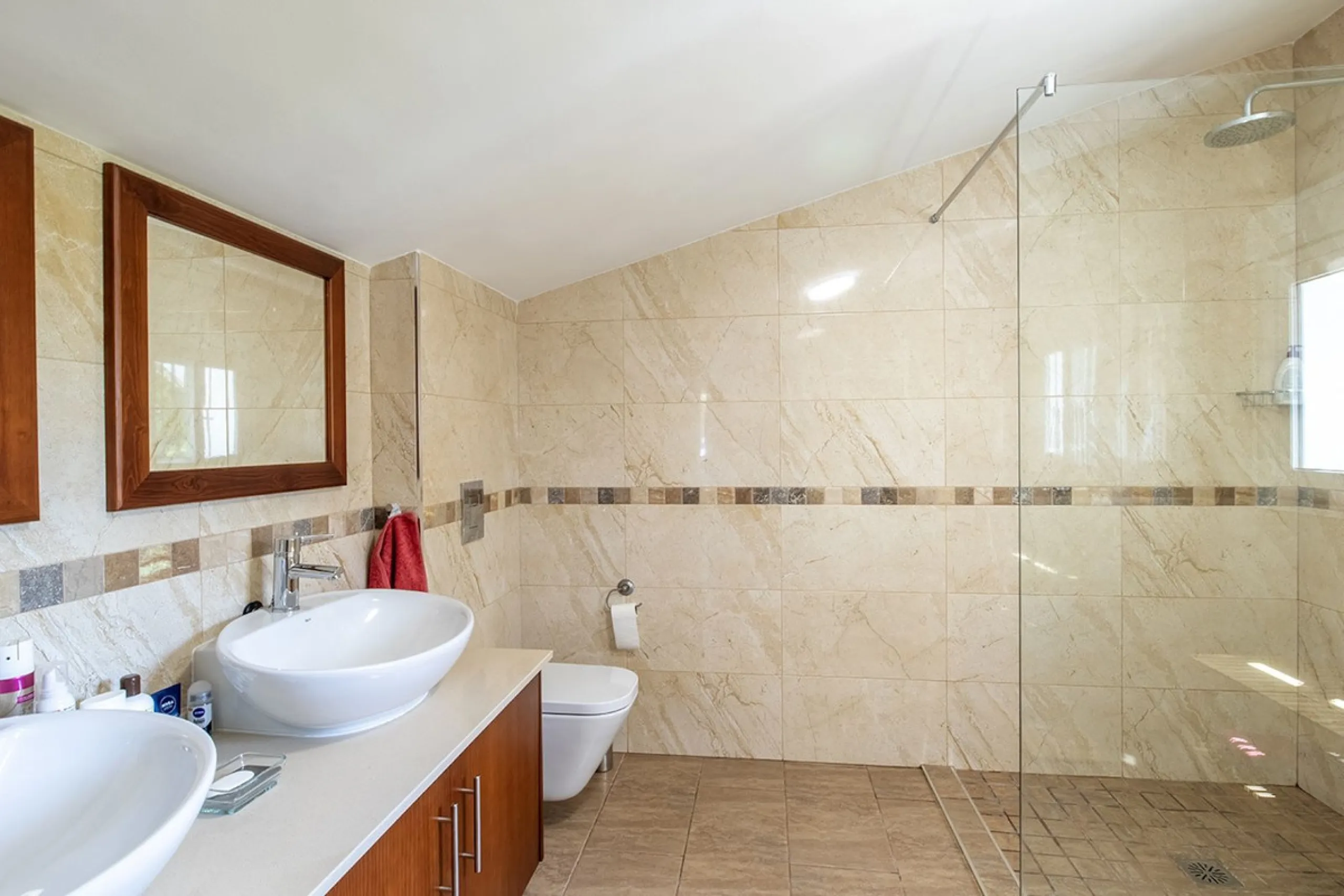 Charming Luxury Country Property with Guest House, Garage and Pool -Close to Competa