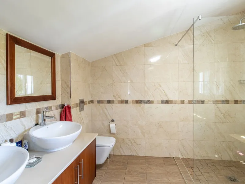 Charming Luxury Country Property with Guest House, Garage and Pool -Close to Competa