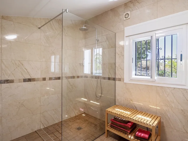 Charming Luxury Country Property with Guest House, Garage and Pool -Close to Competa