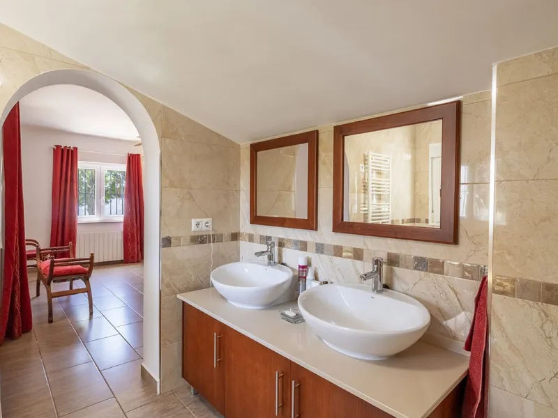 Charming Luxury Country Property with Guest House, Garage and Pool -Close to Competa