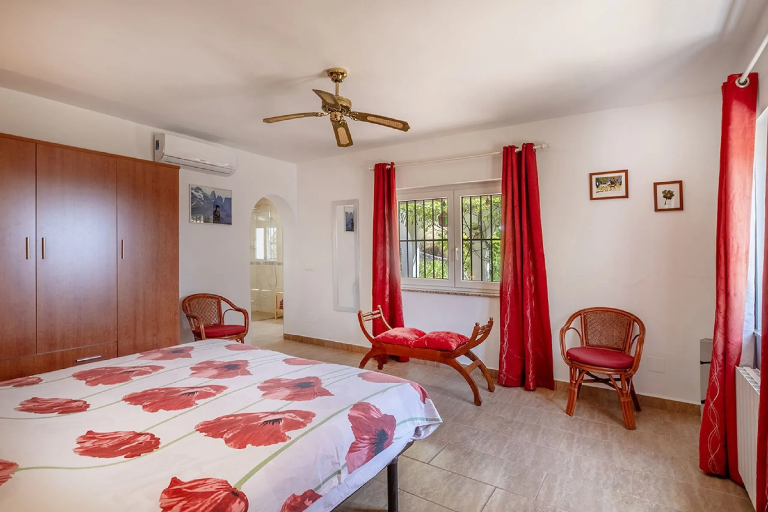 Charming Luxury Country Property with Guest House, Garage and Pool -Close to Competa
