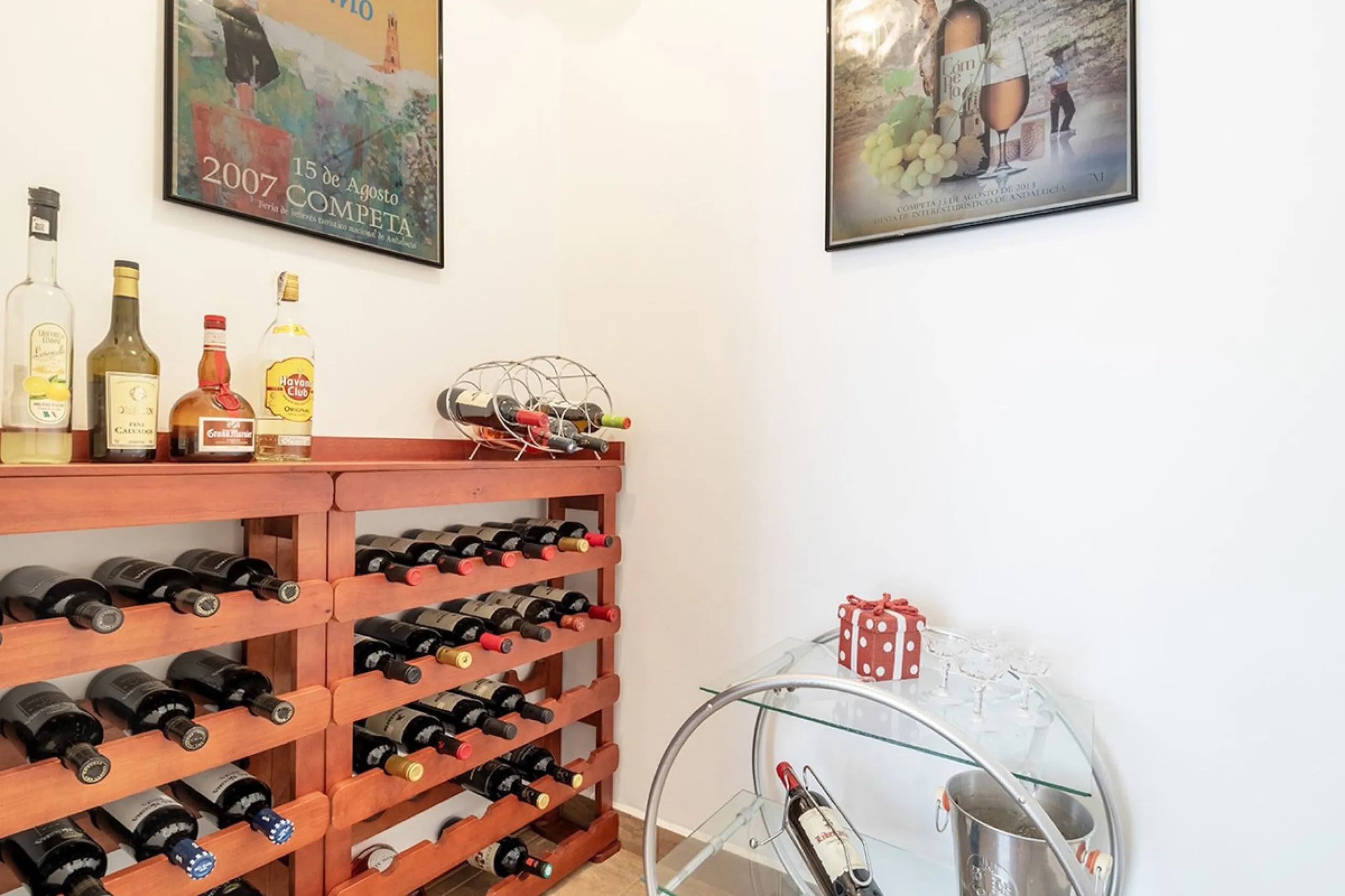 Charming Luxury Country Property with Guest House, Garage and Pool -Close to Competa