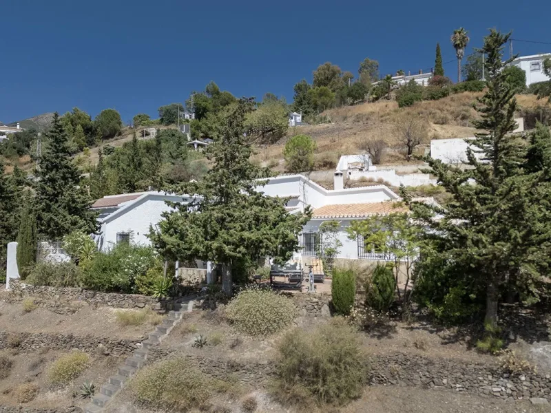 Charming Luxury Country Property with Guest House, Garage and Pool -Close to Competa