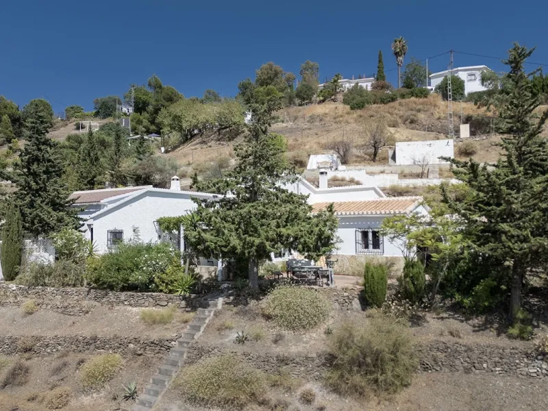 Charming Luxury Country Property with Guest House, Garage and Pool -Close to Competa