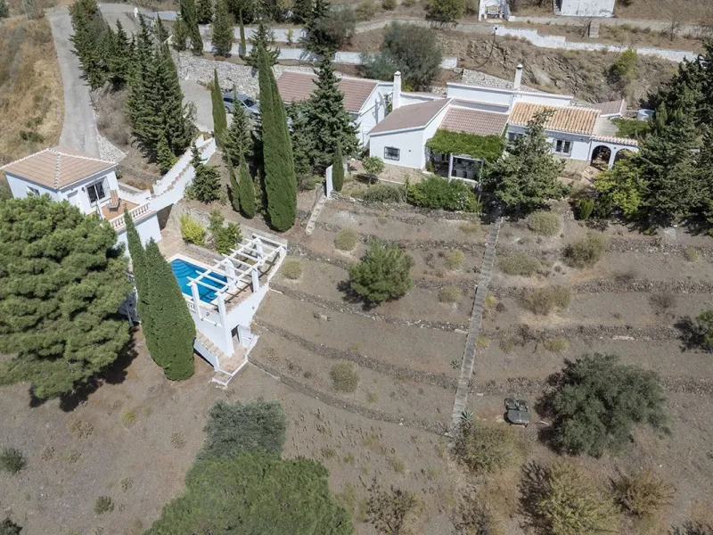 Charming Luxury Country Property with Guest House, Garage and Pool -Close to Competa