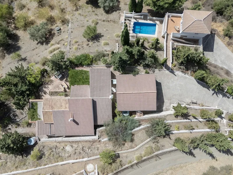 Charming Luxury Country Property with Guest House, Garage and Pool -Close to Competa