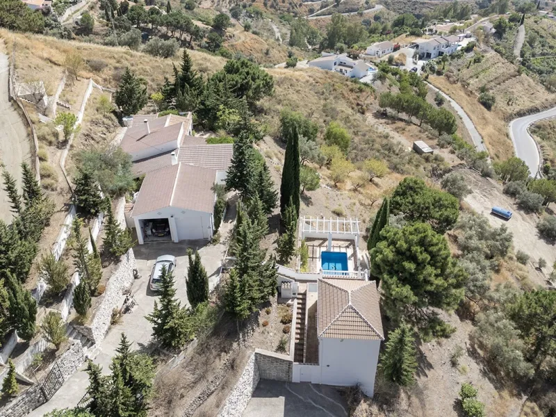 Charming Luxury Country Property with Guest House, Garage and Pool -Close to Competa