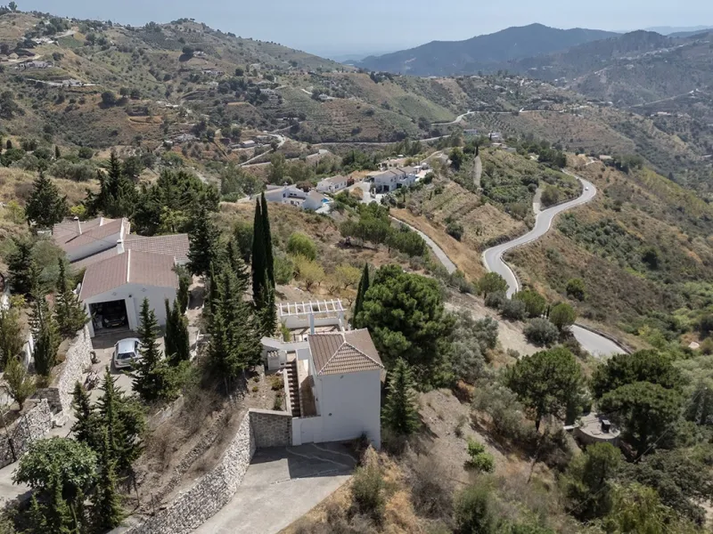 Charming Luxury Country Property with Guest House, Garage and Pool -Close to Competa