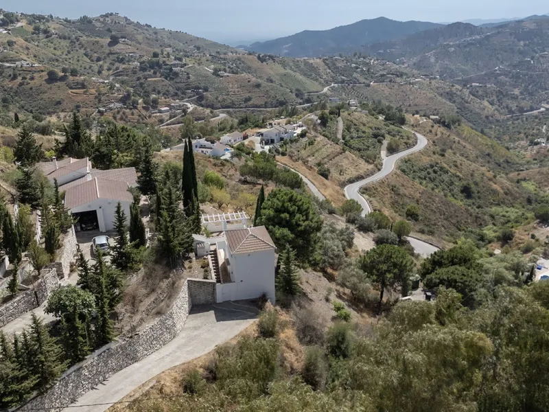 Charming Luxury Country Property with Guest House, Garage and Pool -Close to Competa