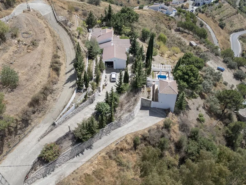Charming Luxury Country Property with Guest House, Garage and Pool -Close to Competa