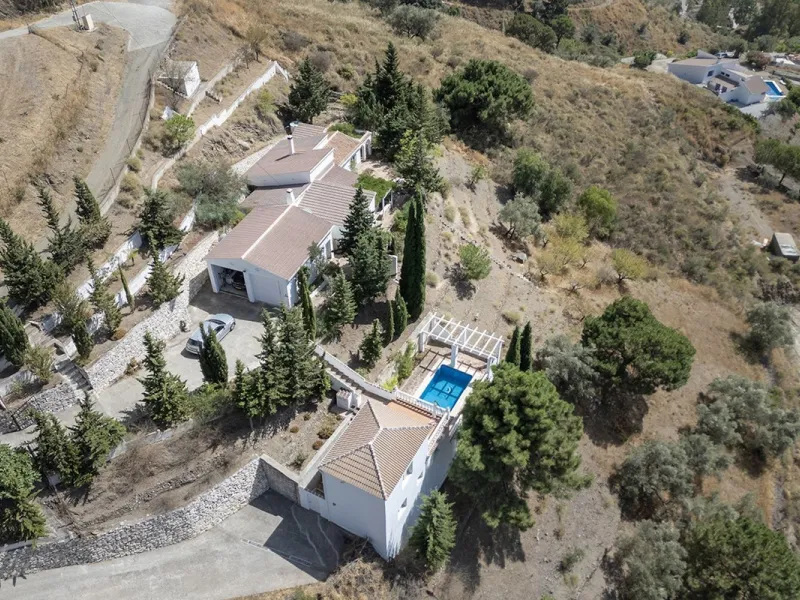 Charming Luxury Country Property with Guest House, Garage and Pool -Close to Competa