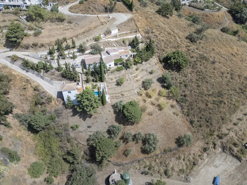 Charming Luxury Country Property with Guest House, Garage and Pool -Close to Competa