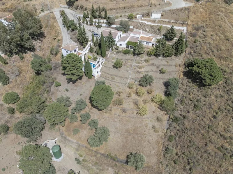 Charming Luxury Country Property with Guest House, Garage and Pool -Close to Competa