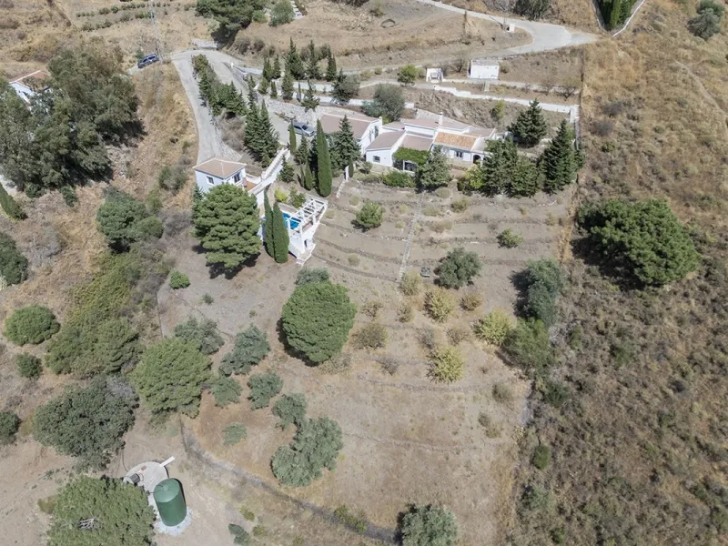 Charming Luxury Country Property with Guest House, Garage and Pool -Close to Competa