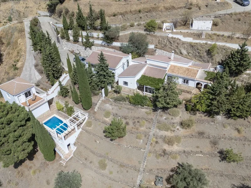Charming Luxury Country Property with Guest House, Garage and Pool -Close to Competa