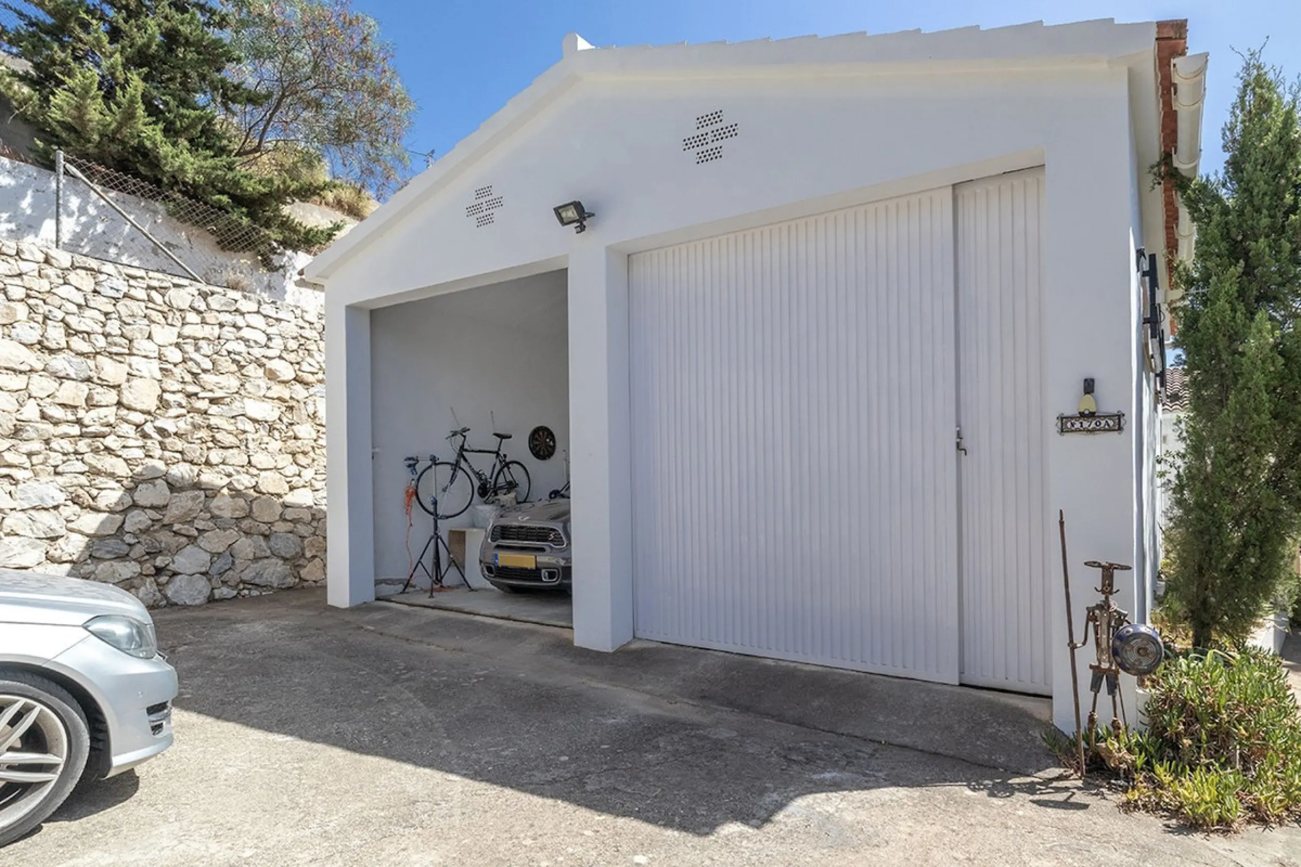 Charming Luxury Country Property with Guest House, Garage and Pool -Close to Competa