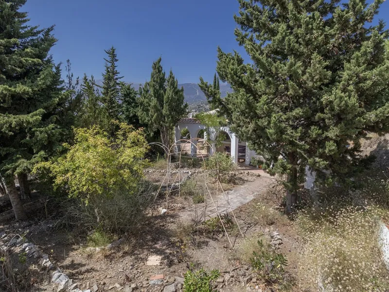 Charming Luxury Country Property with Guest House, Garage and Pool -Close to Competa