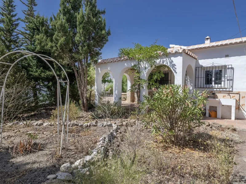 Charming Luxury Country Property with Guest House, Garage and Pool -Close to Competa