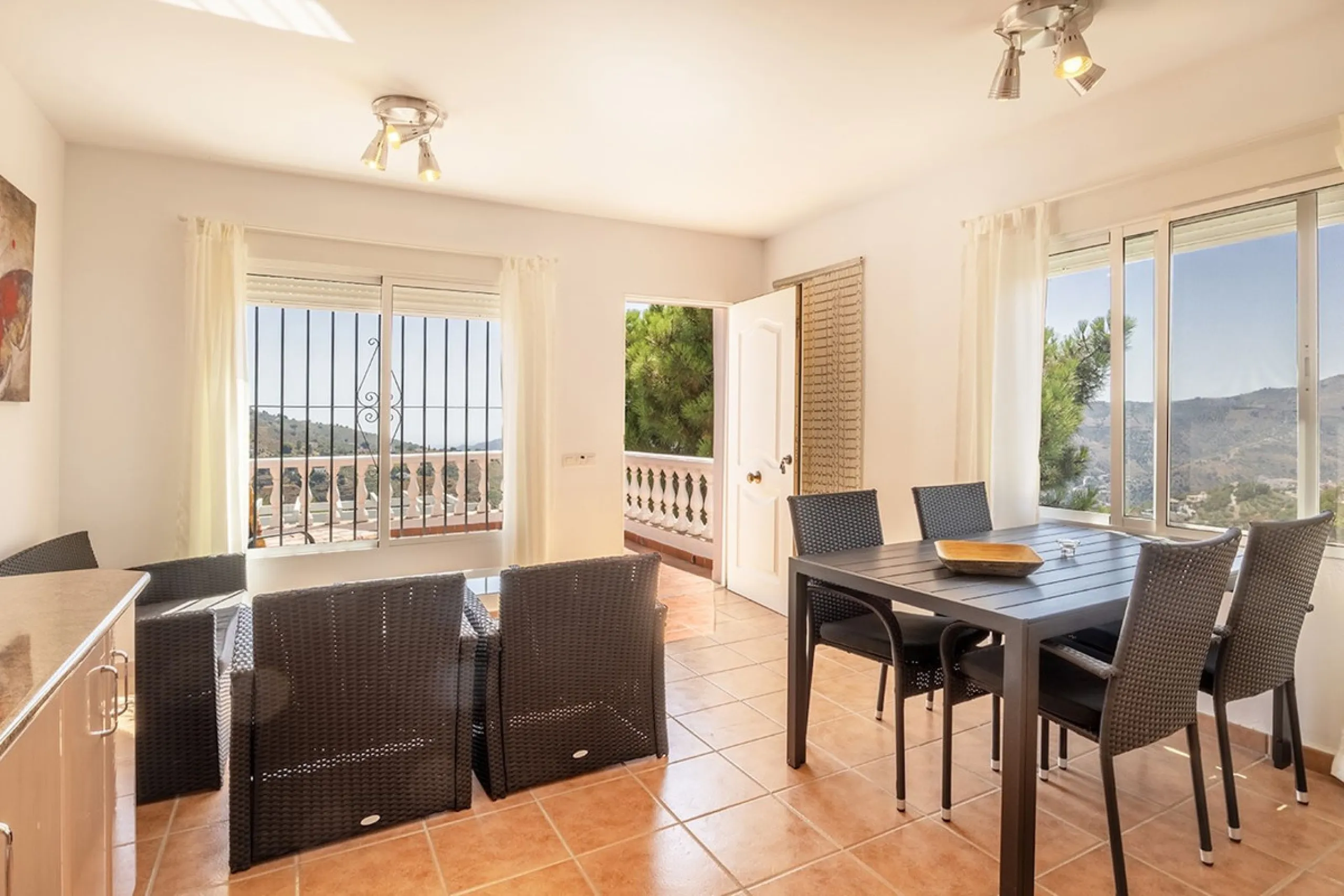 Charming Luxury Country Property with Guest House, Garage and Pool -Close to Competa