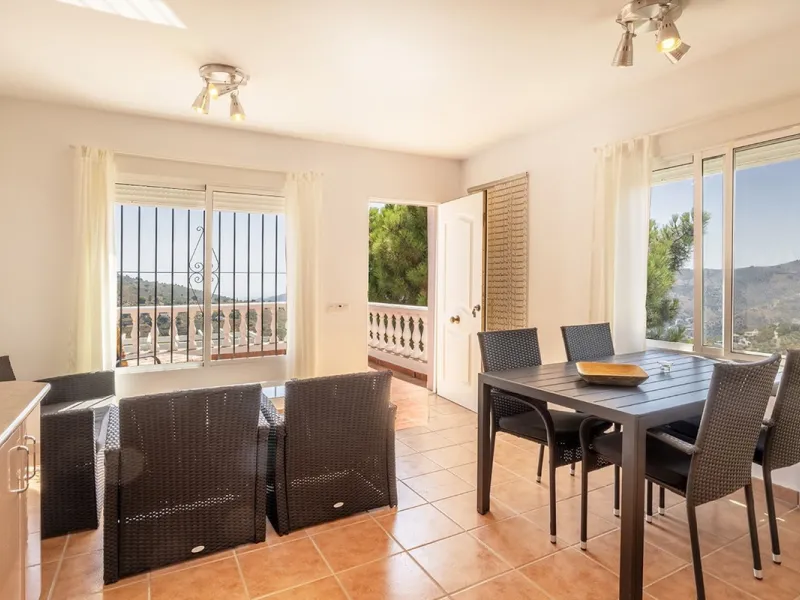 Charming Luxury Country Property with Guest House, Garage and Pool -Close to Competa