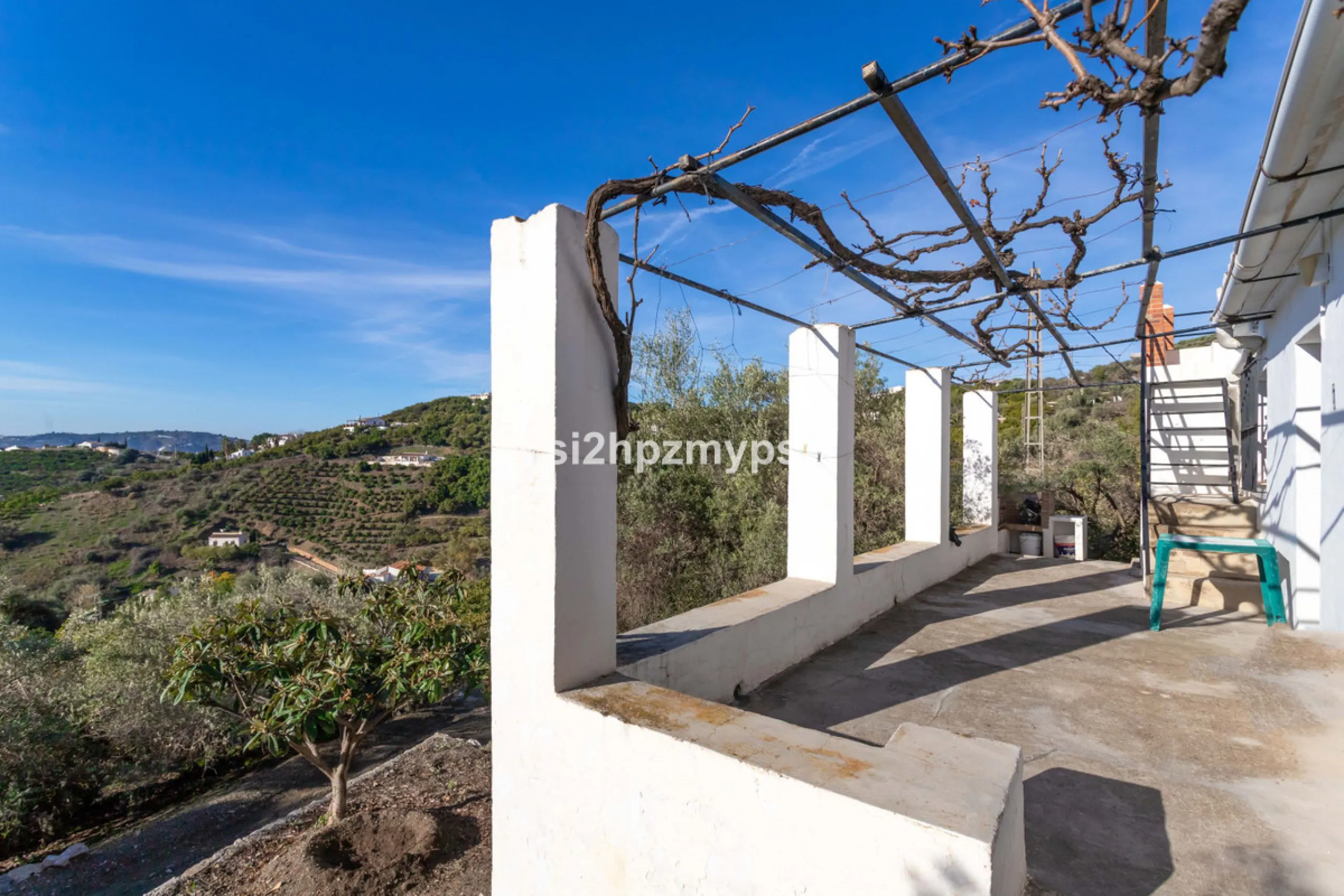 House - Detached Villa в продаже в Frigiliana, Málaga. В доме 1 спален и 1 ванных комнат. Площадь дома 48 м². Площадь участка 8980 м²